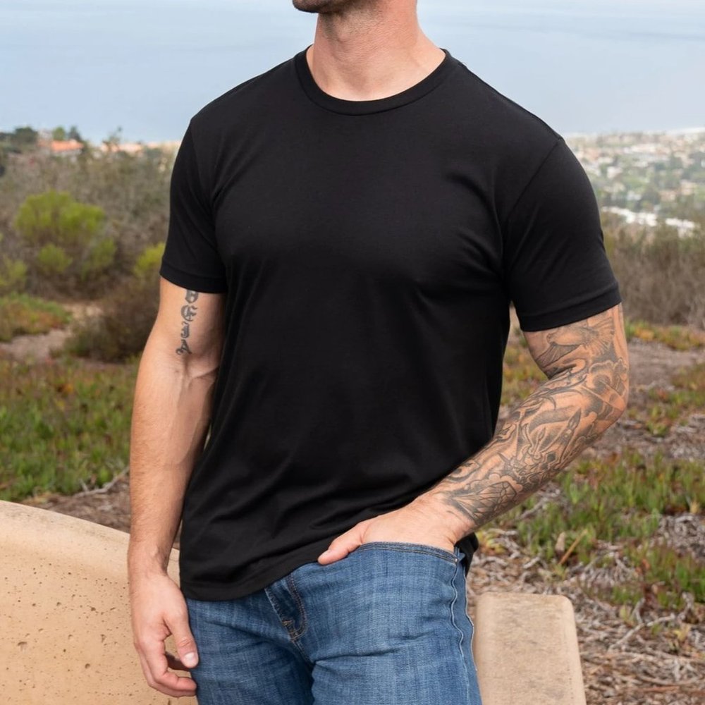 FRESH CLEAN TEES  MEN'S CREW NECK SHORT SLEEVE TEE SHIRT  COLOR: BLACK - Picture 3 of 5